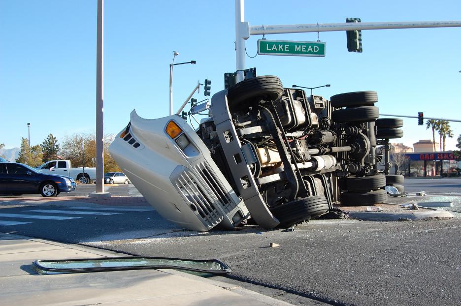 What Should You Know If You Get Hit by a Commercial Vehicle? Insights from an Auto Accident Lawyer in Brandon, Florida